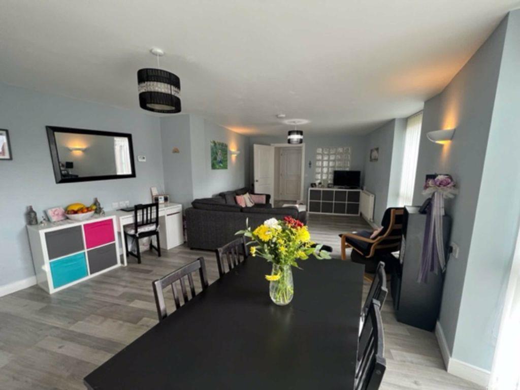 High Street, Upton, Northampton, NN5 2 bed apartment £185,000