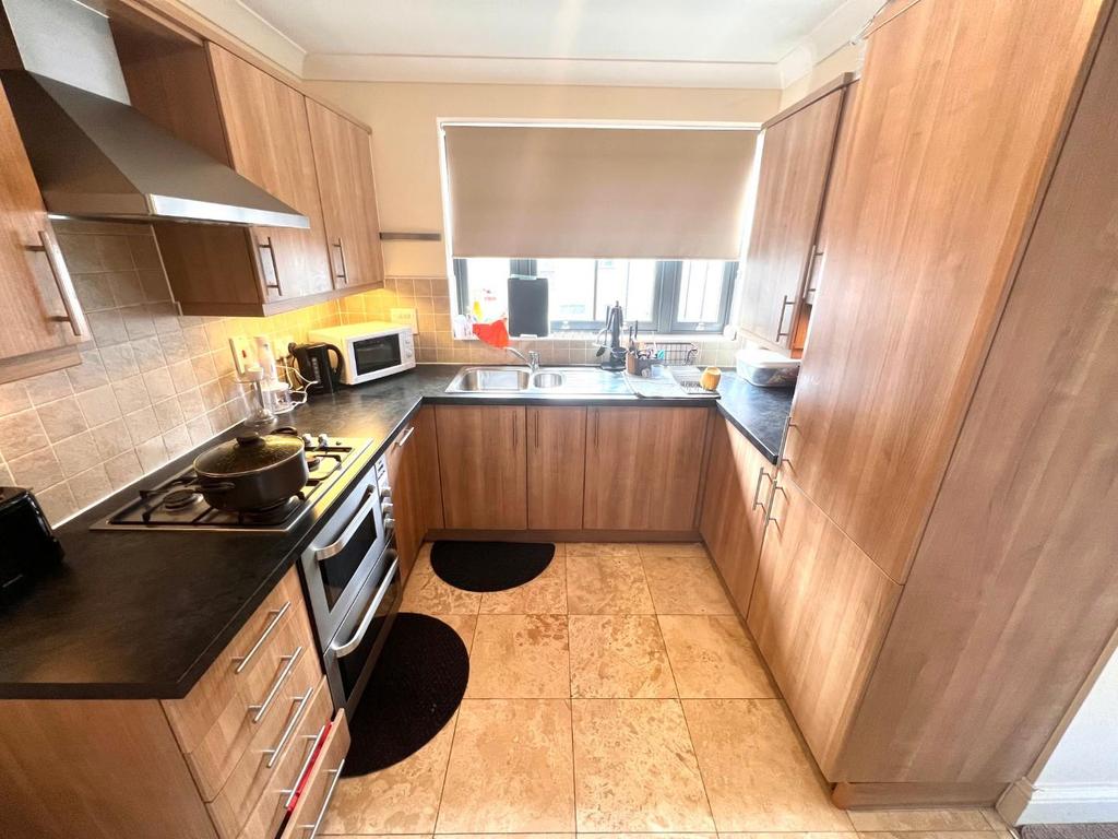 High Street, Upton, Northampton, NN5 3 bed apartment £190,000