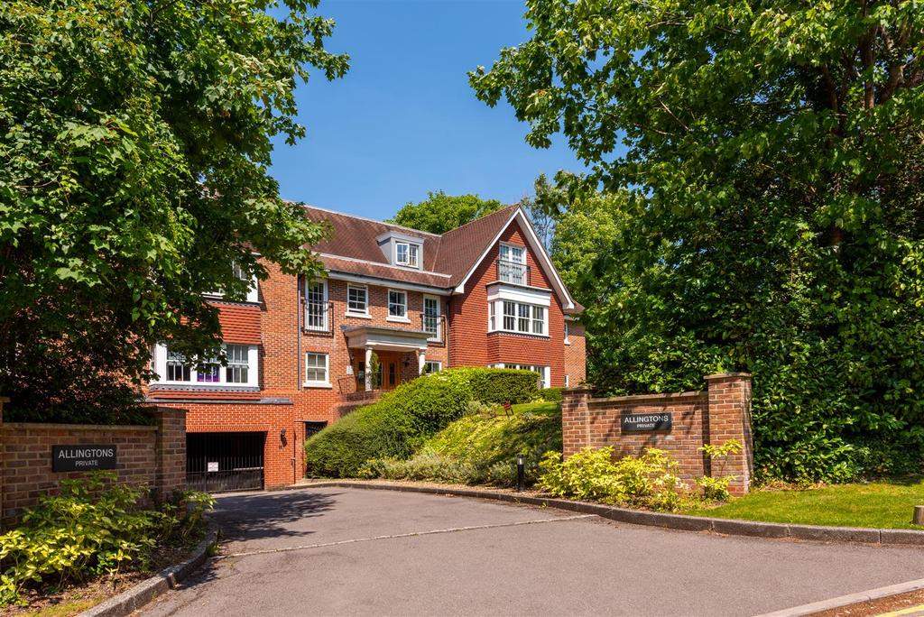 Beech Road, Reigate 1 bed flat £1,350 pcm (£312 pw)