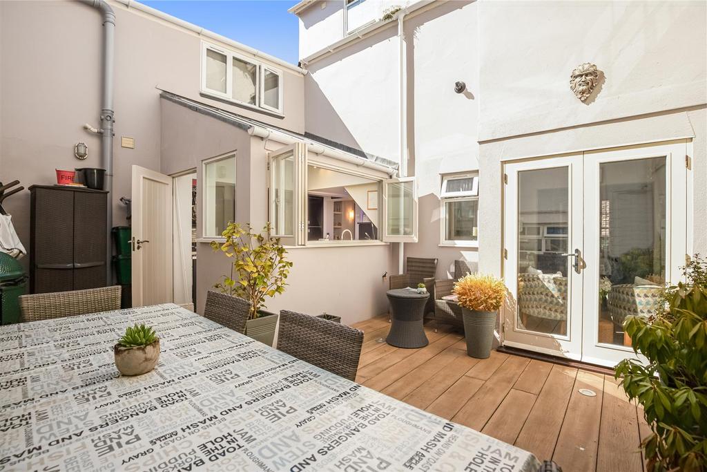 A04 - Dartmouth, Roseville Street - 220825.jpg