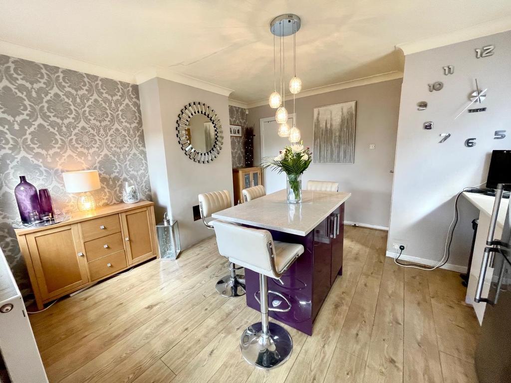 Open plan dining/kitchen