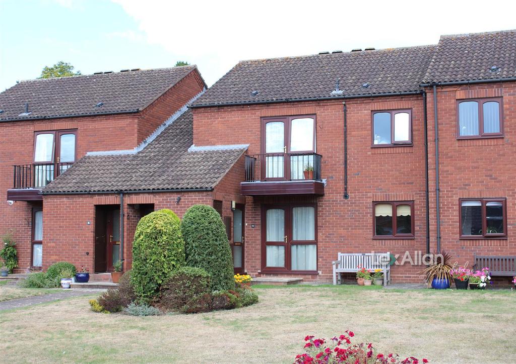 Fredericks Close, Norton, Stourbridge 2 bed apartment for sale £175,000