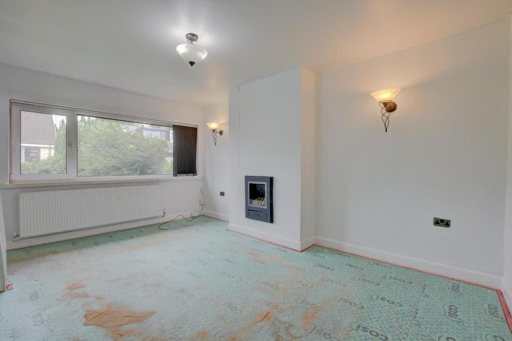Snell Grove, Colne 2 bed semidetached house £140,000