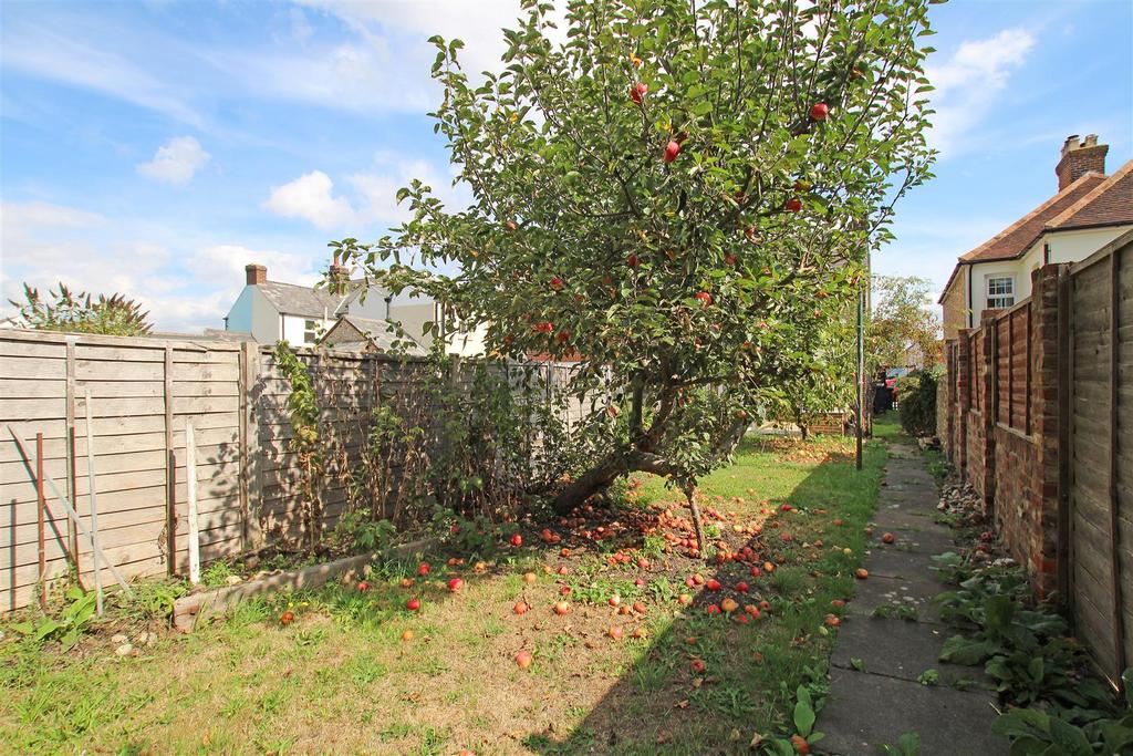 St. James Road, Chichester 1 bed end of terrace house £260,000