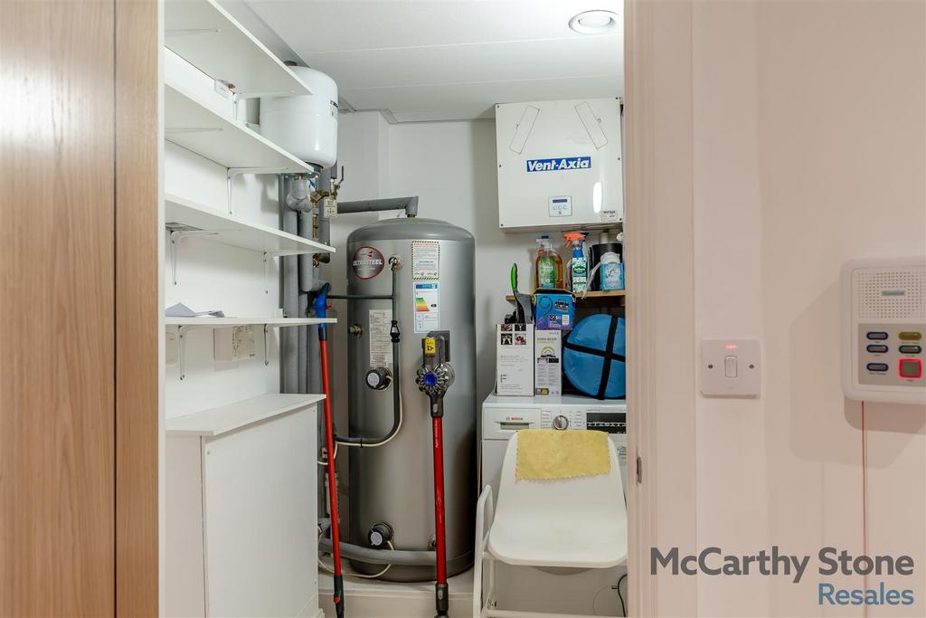 8661213-interior06.jpg
