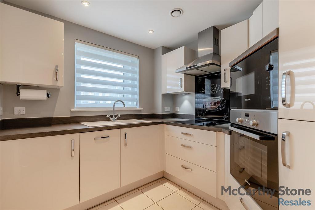 8661213-interior14.jpg