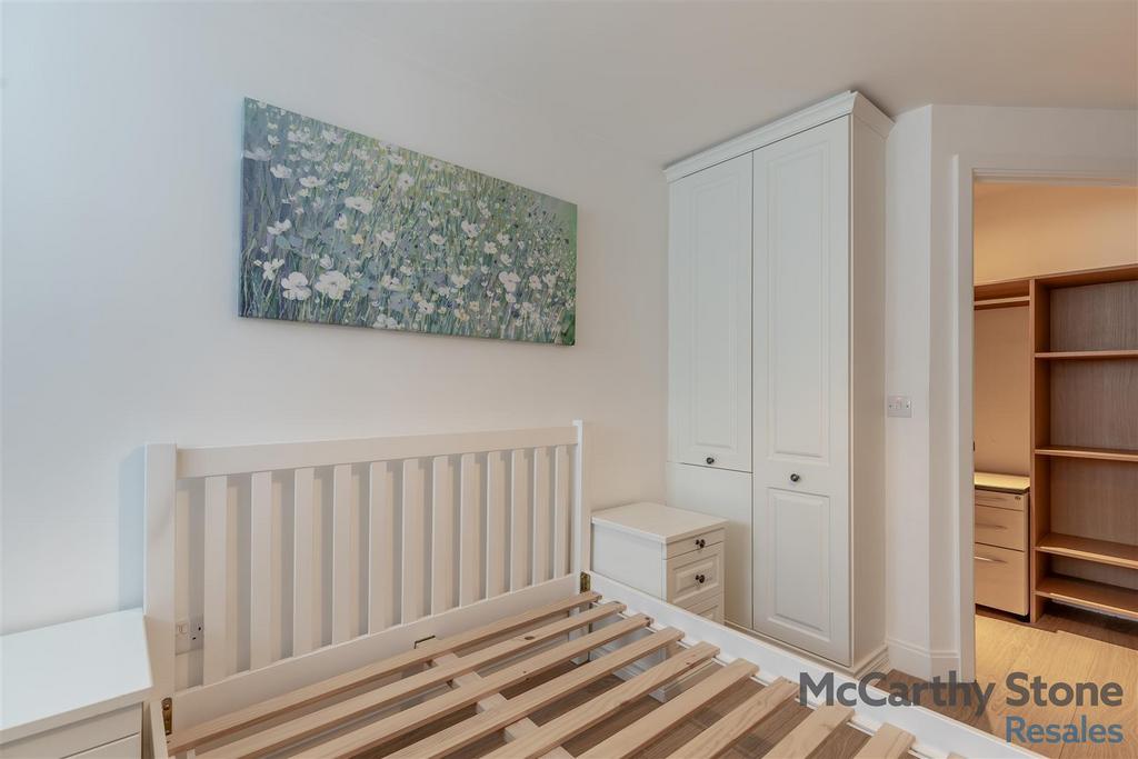8661213-interior10.jpg