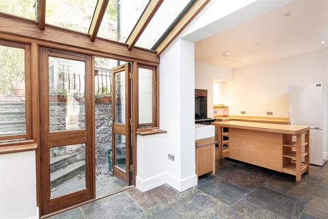 5 Cornwallis Avenue, Bristol, BS8 4PP