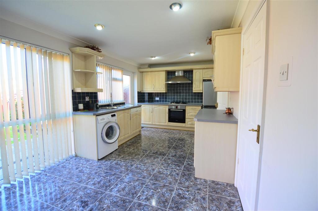 Birch Grove, Slough 4 bed end of terrace house £2,000 pcm (£462 pw)