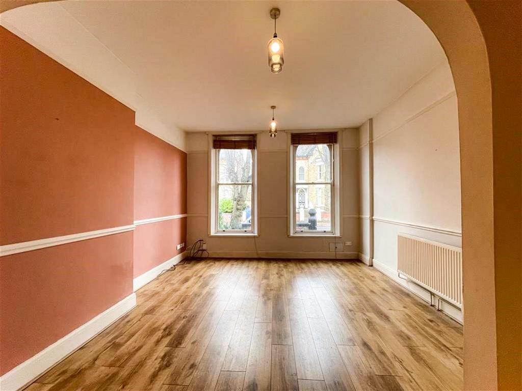 Ivanhoe Road, Aigburth, Liverpool... 2 bed flat £135,000