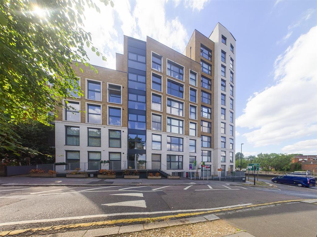 Admiral Court, The Waldrons, Croydon 2 bed flat £420,000