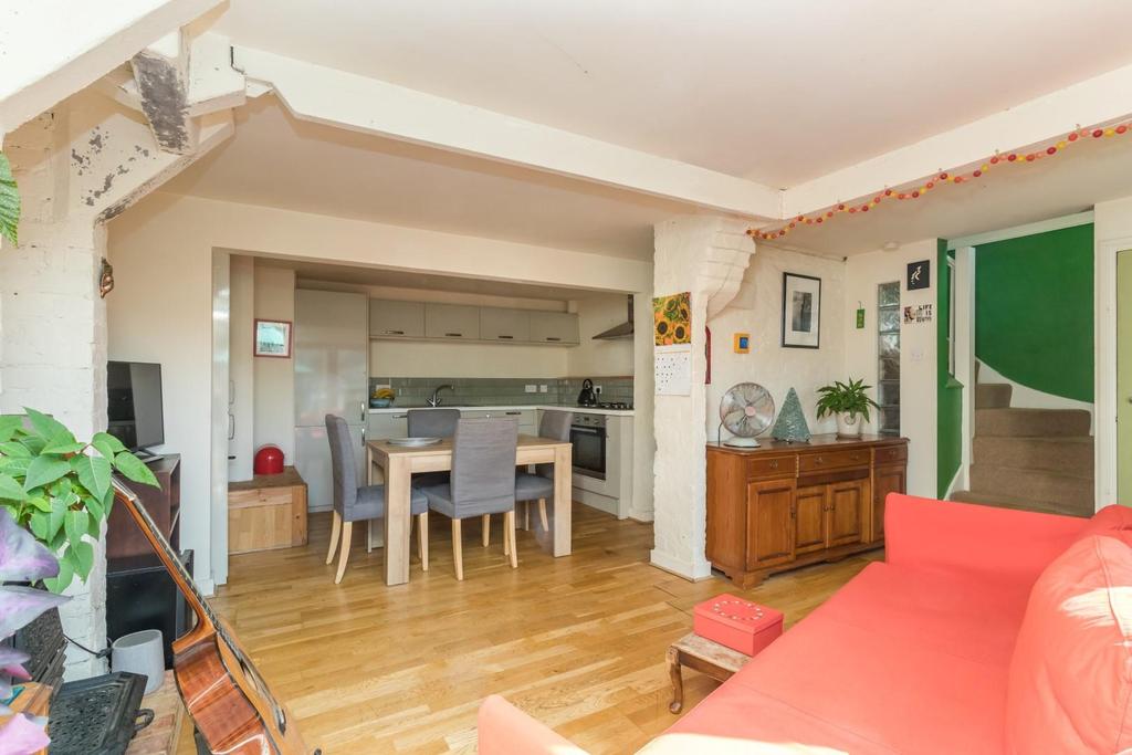 Dudley Road, Brighton 4 bed terraced house £600,000