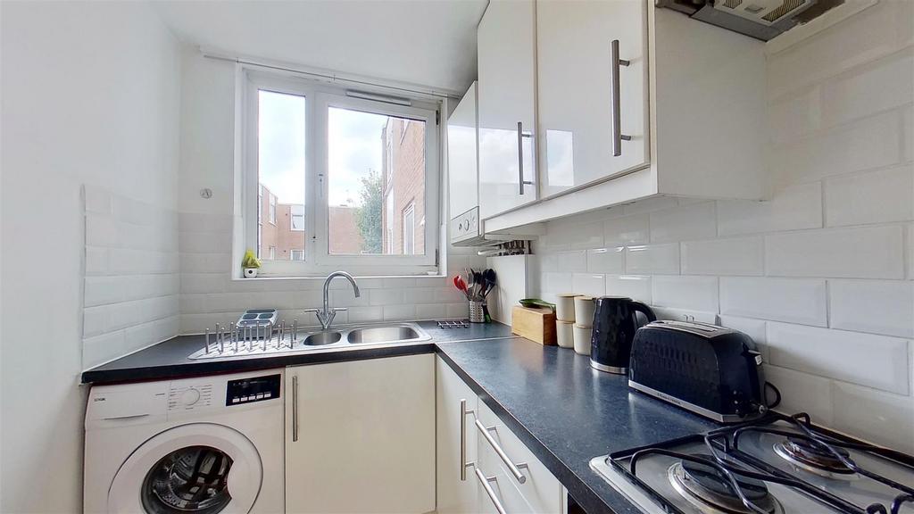 Kingham-Close-Earlsfield-SW18-08302022 163214.jpg