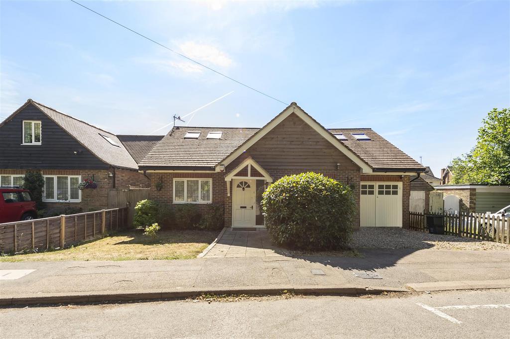 Moreton End Lane, Harpenden 3 bed detached house £900,000