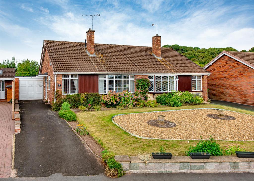10 Connaught Drive, Wombourne 2 bed semidetached bungalow for sale £