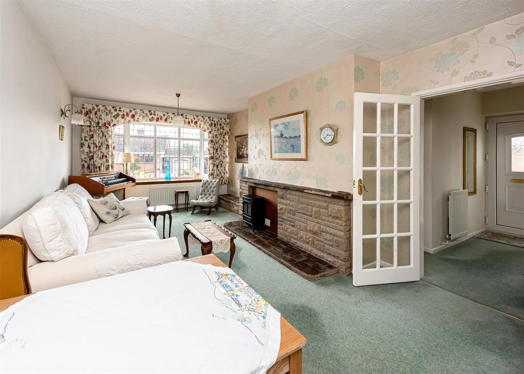 10 Connaught Drive, Wombourne 2 bed semidetached bungalow for sale £