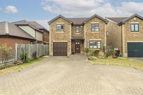 4 bedroom detached house for sale - Yeomans Avenue, Harpenden