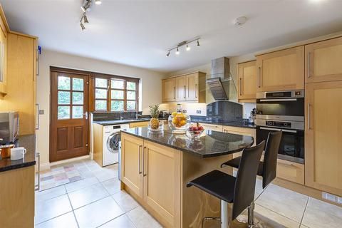 4 bedroom detached house for sale - Yeomans Avenue, Harpenden