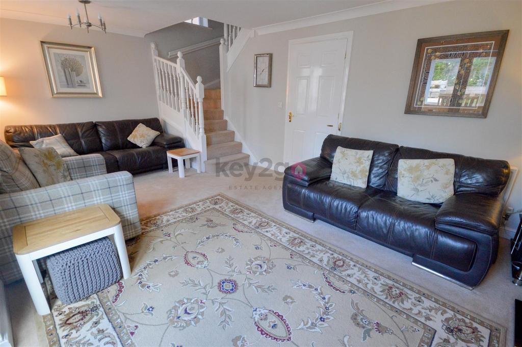 Frithwood Drive, Dronfield, S18 3 bed detached house £340,000