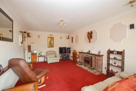 18 Durrell Close, Eastbourne, BN23 7AN