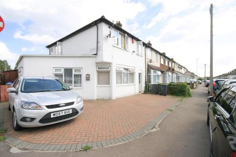 5 bedroom end of terrace house for sale - Connaught Road, Luton