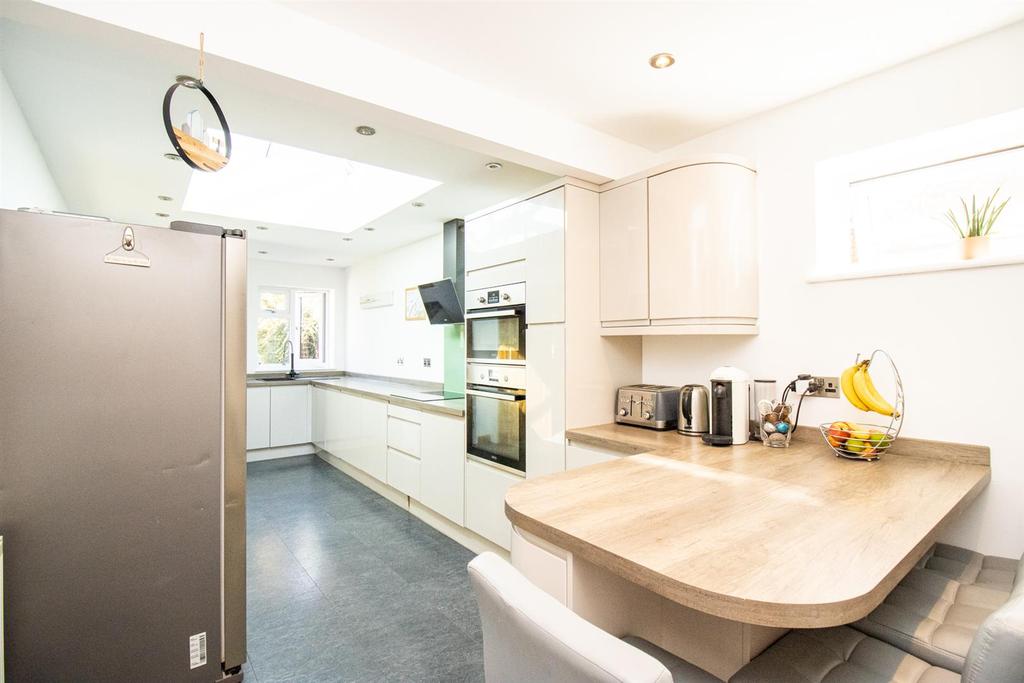 High Street, Bottesford, Nottingham 3 bed detached bungalow £1,500
