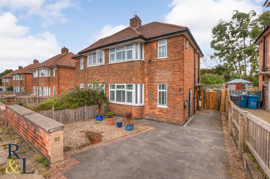 Burnside Road, West Bridgford... 2 bed semidetached house £275,000