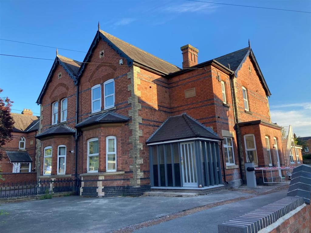 26E LAURIEKNOWE VILLA, ASFORDBY ROAD, MELTON MOWBRAY 1 bed semi
