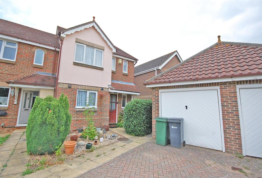 Pochard Way, Great Notley, Braintree 3 bed end of terrace house £325,000