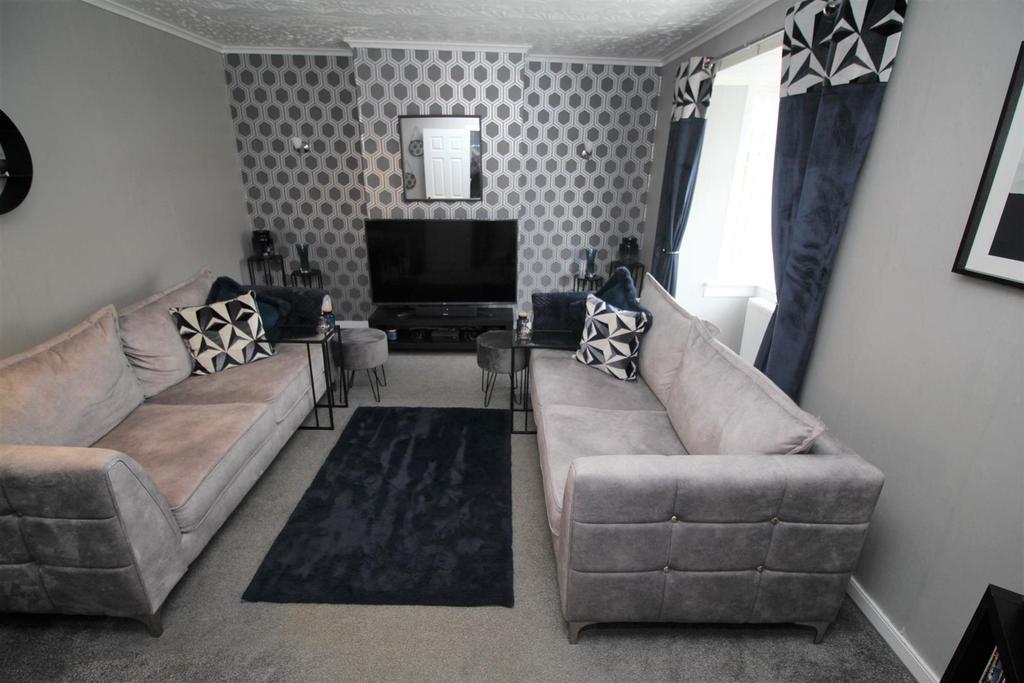 Arran Avenue, Port Glasgow 2 bed end of terrace house £109,000