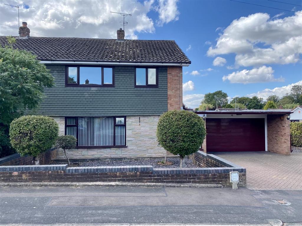 Meadow Way, Stone 3 bed semidetached house £925 pcm (£213 pw)