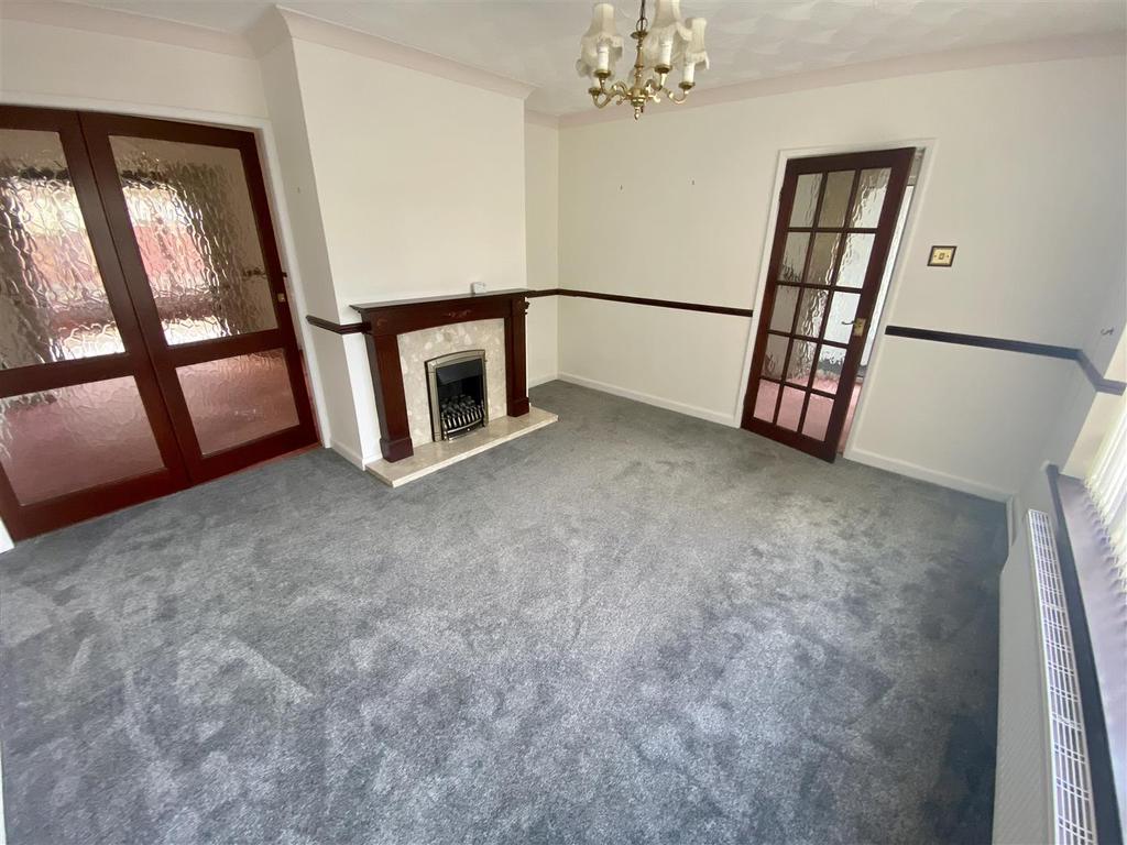 Meadow Way, Stone 3 bed semidetached house £925 pcm (£213 pw)