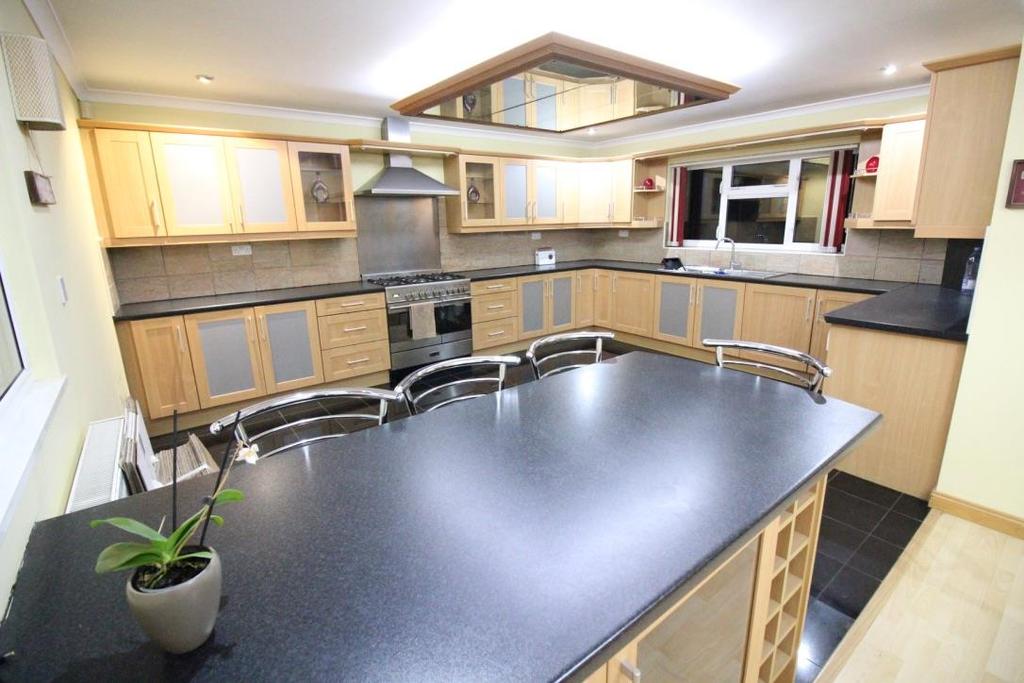 Princes Park Lane, Hayes 4 bed house £2,395 pcm (£553 pw)