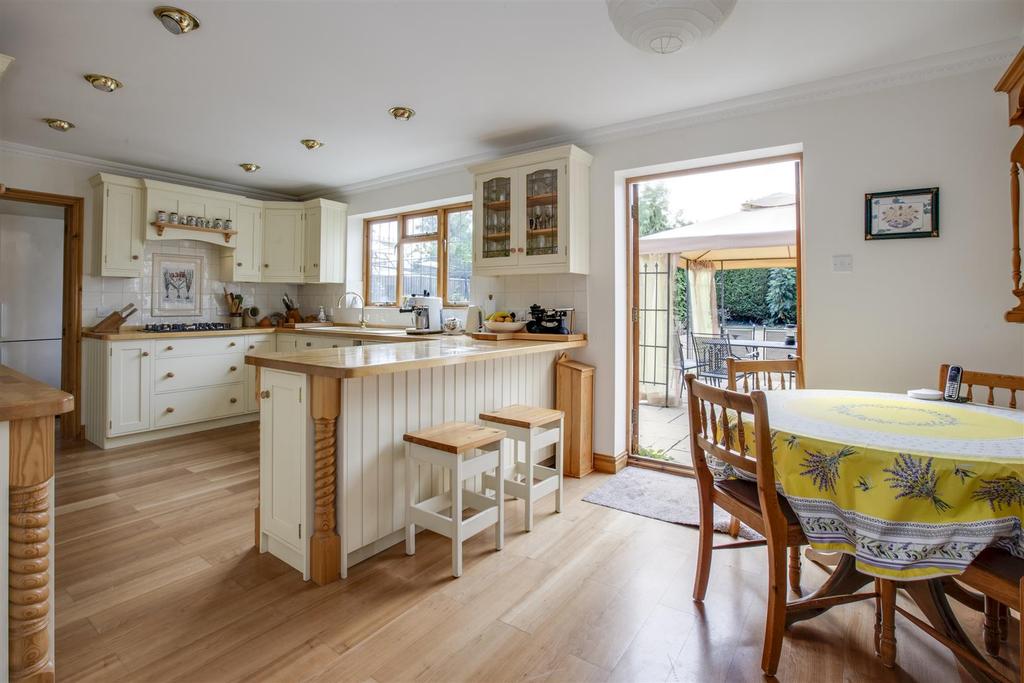 Norlands Drive, Flackwell Heath 5 bed detached house £1,250,000