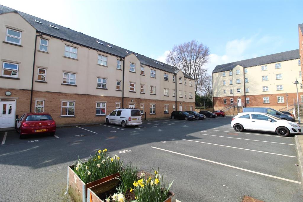 Savile Grange, Savile Park, Halifax 2 bed apartment for sale £100,000