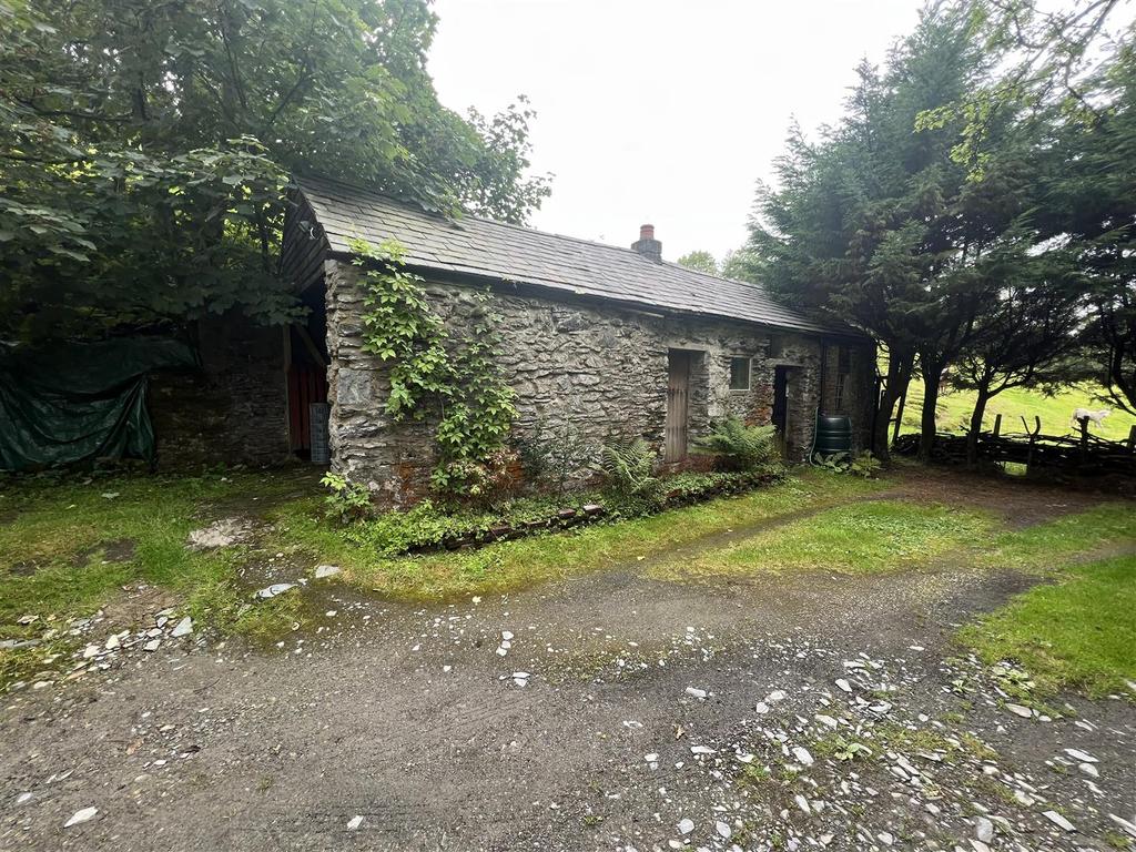 2 Pantyffynnon - outbuilding.jpg