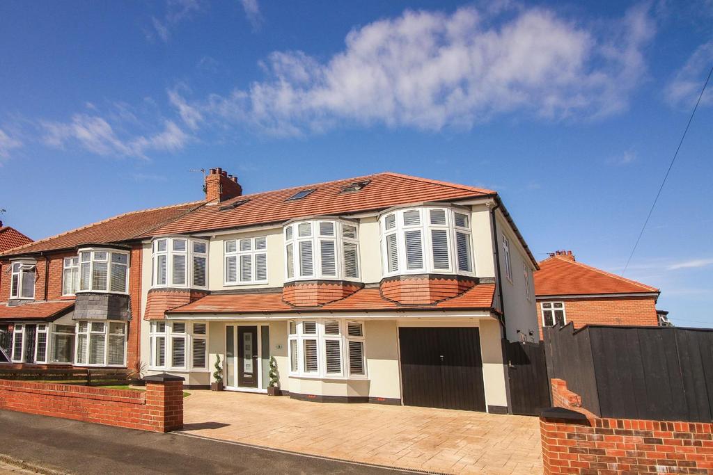 Amble Avenue, Whitley Bay 6 bed semidetached house £650,000