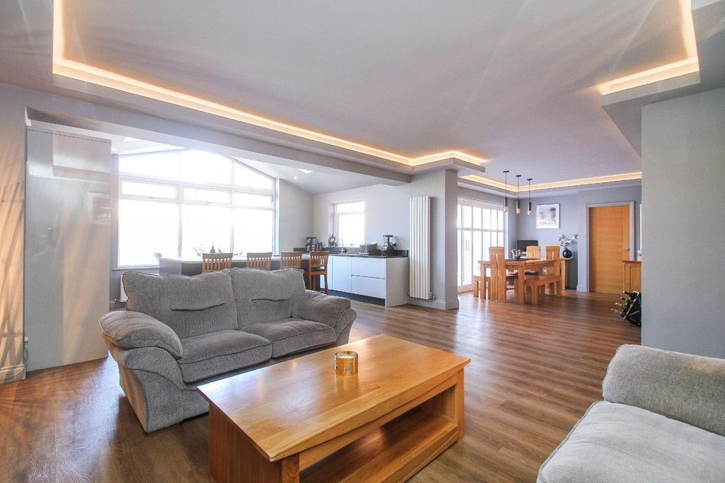 Amble Avenue, Whitley Bay 6 bed semidetached house £650,000