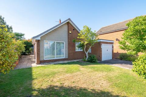 3 bedroom detached bungalow for sale - Mill Hill Drive, Huntington, York
