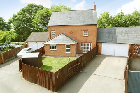 5 bedroom house for sale - Cranesbill Close, Desborough