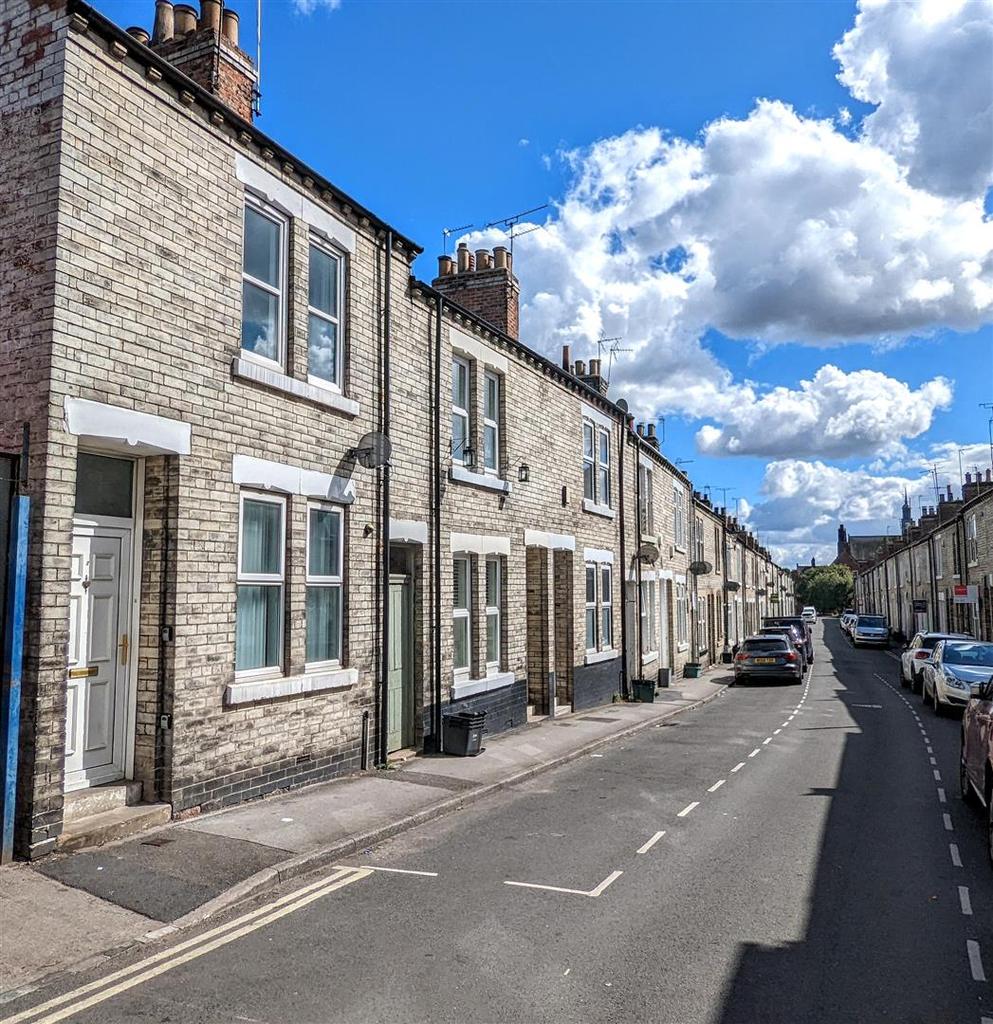 Moss Street, Off Blossom Street... 3 bed end of terrace house £335,000