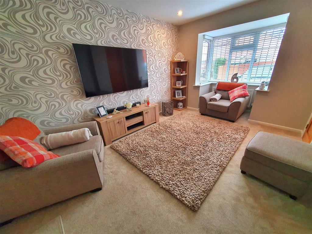 Surrey Close, Stockingford, Nuneaton 3 bed detached house £279,950