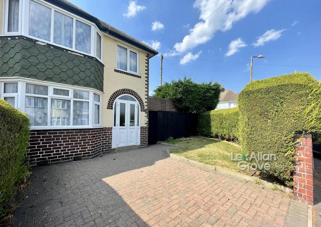 Petersfield Drive, Rowley Regis 3 bed semidetached house £170,000