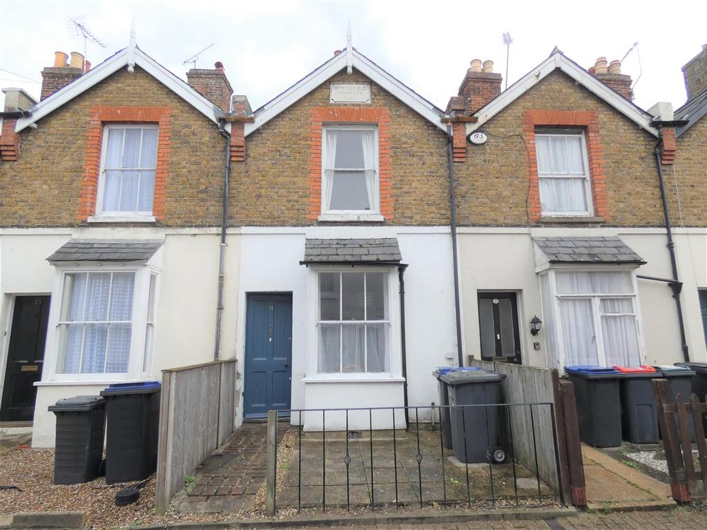 Black Griffin Lane, Canterbury 2 bed house £1,100 pcm (£254 pw)