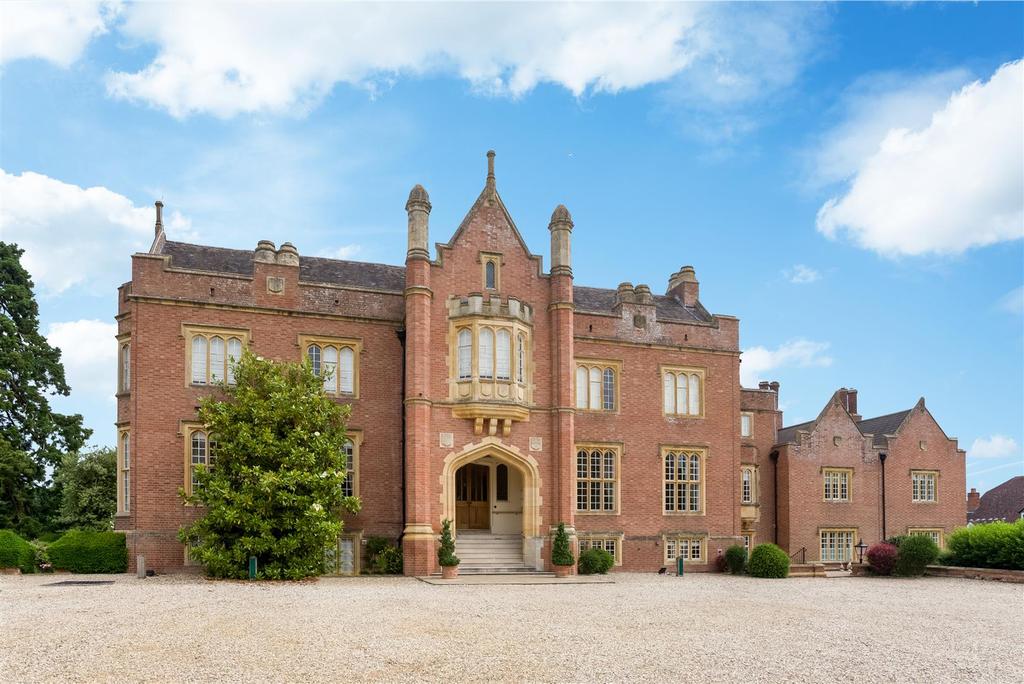 Banbury Road, StratfordUponAvon 2 bed apartment £1,200 pcm (£277 pw)