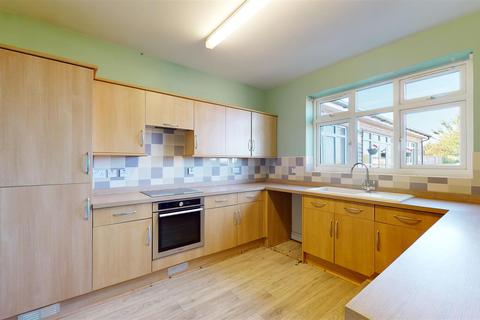 3 bedroom semi-detached bungalow to rent - Queensdown Road, Woodchurch, Birchington