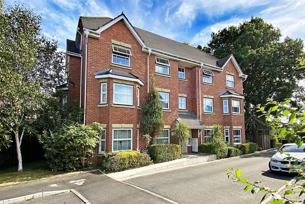 Braystones Close, Timperley 2 bed apartment £185,000