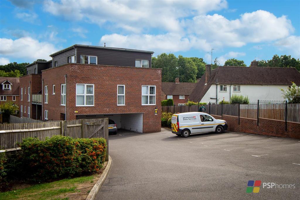 Fenway House, Haywards Heath 1 bed flat £200,000