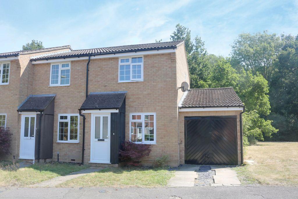 Mulberry Way, Basingstoke RG24 8TZ 2 bed end of terrace house £300,000