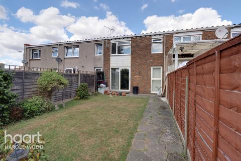 15 Jenny Path, Romford, RM3 8BB